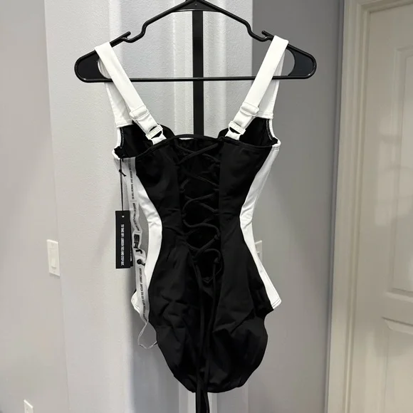 TA3 Lifty Contour Black And White One Piece Reg/Long Shapewear Swimsuit XS D/DD - Picture 11 of 14